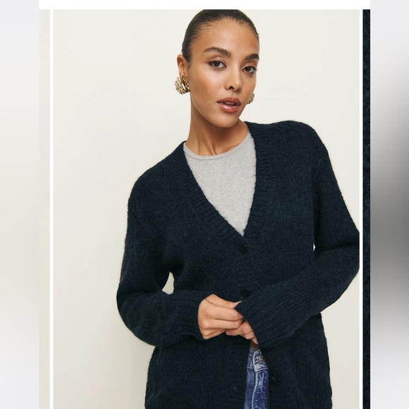 Reformation Lue
Boyfriend Cardigan Blue -
Size S - Picture 4 of 10